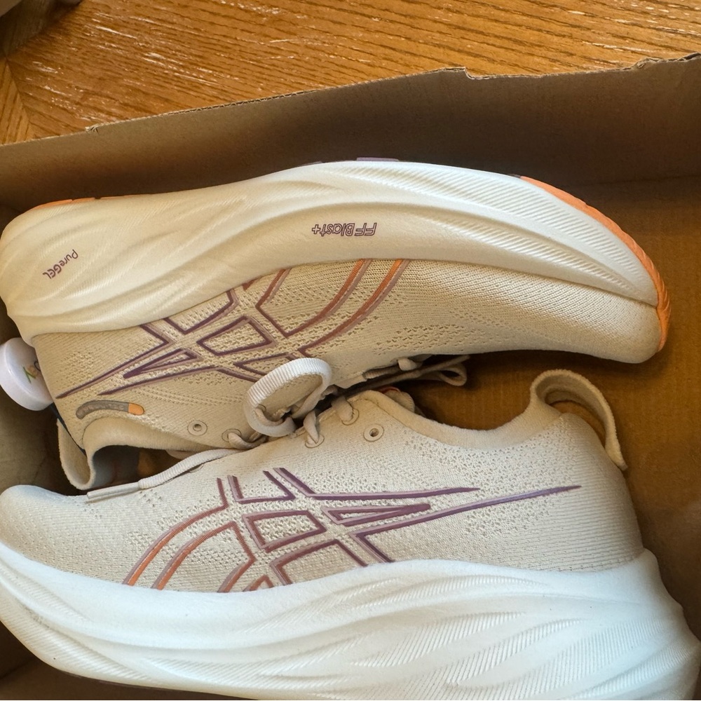 ASICS Gel Nimbus 26, women, size 7.5 with box. NWT (e-bay authentication tags)!